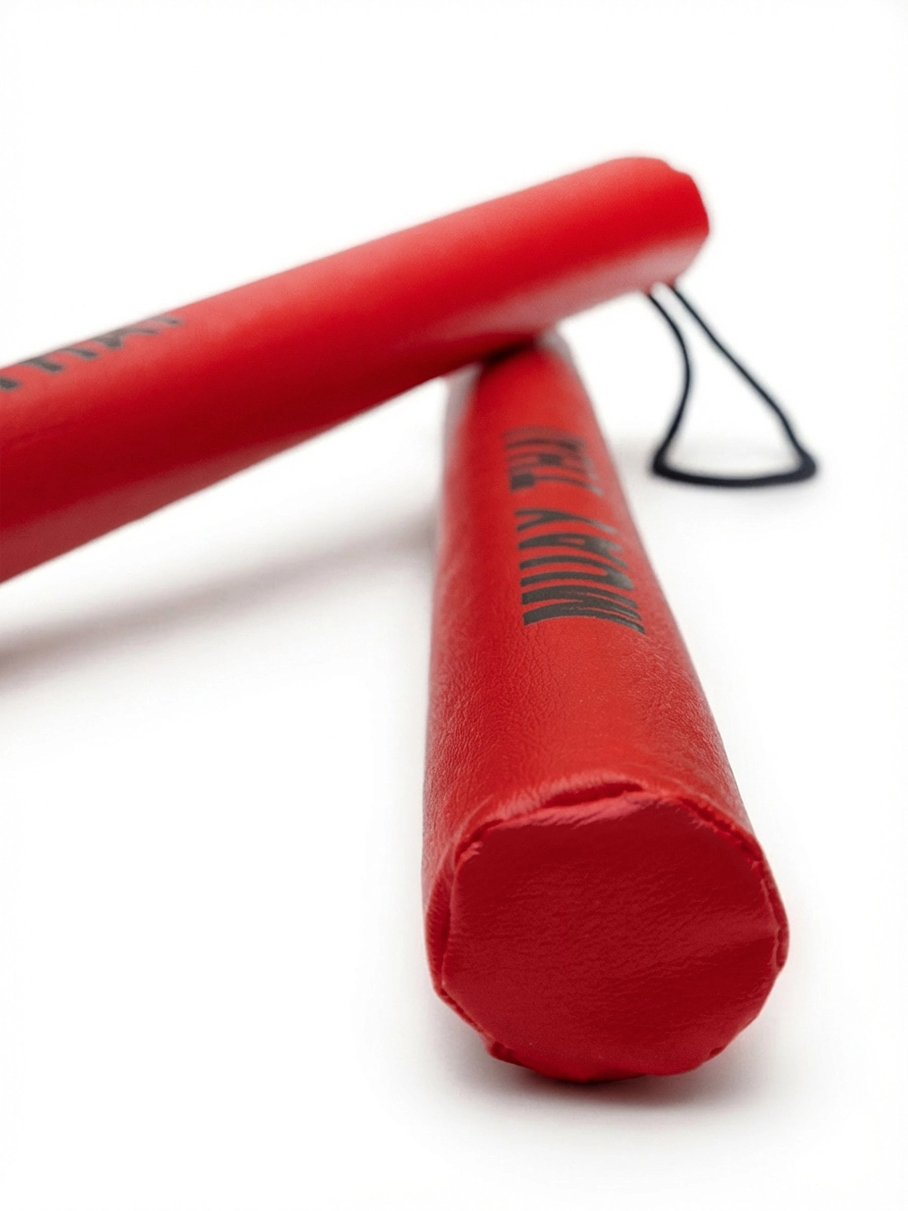 Тренерские палочки для тайского бокса красные, вид сбоку: видна ультрастойкая печать тематического принта