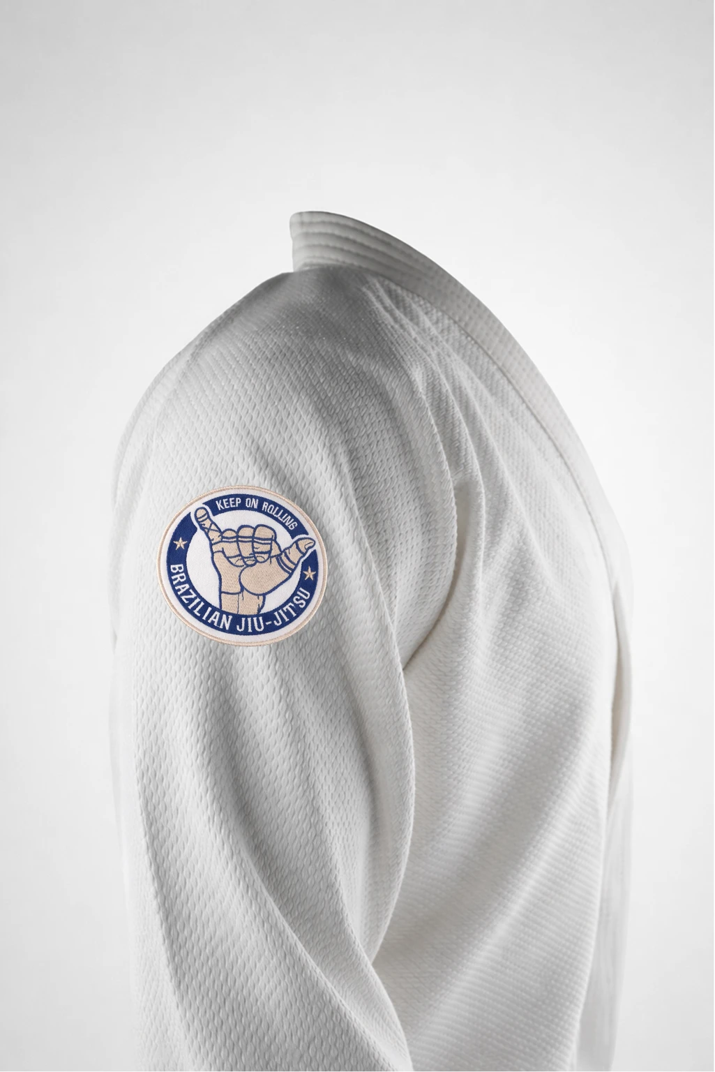 Шеврон BJJ Keep on Rolling на куртке ги: вознаграждение за характер и привязанность к спорту