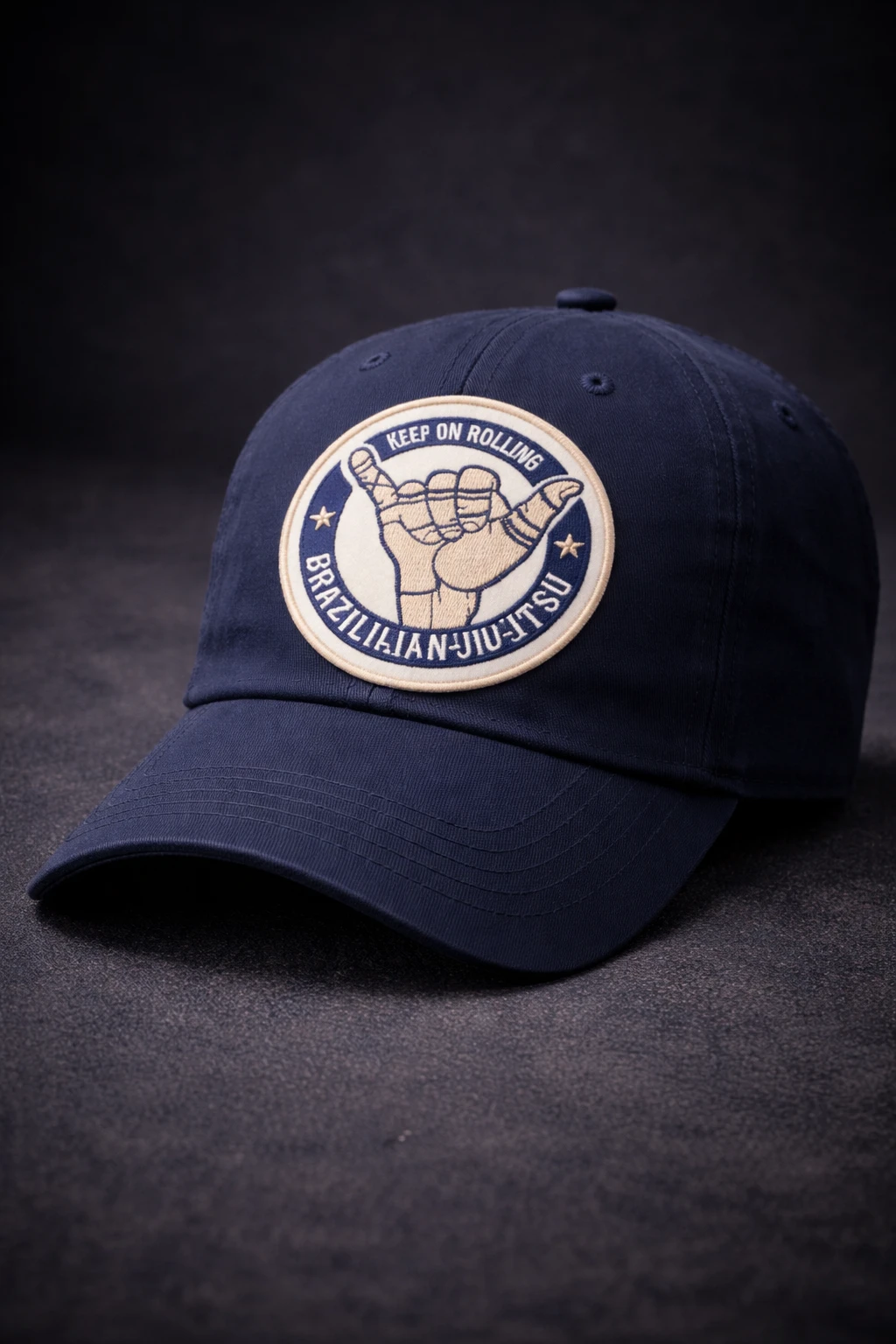 Бейсболка с круглым шевроном BJJ Keep on Rolling — качественный аксессуар для борцов, выполненный на собственном производстве в РФ