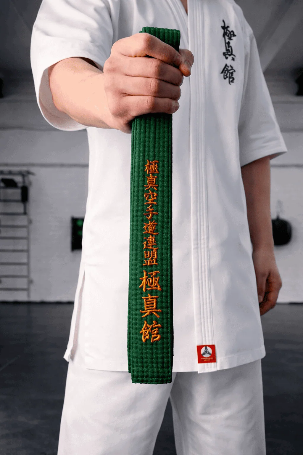 Зеленый пояс с коричневой полосой в руках бойца: подготовка к высшим рангам