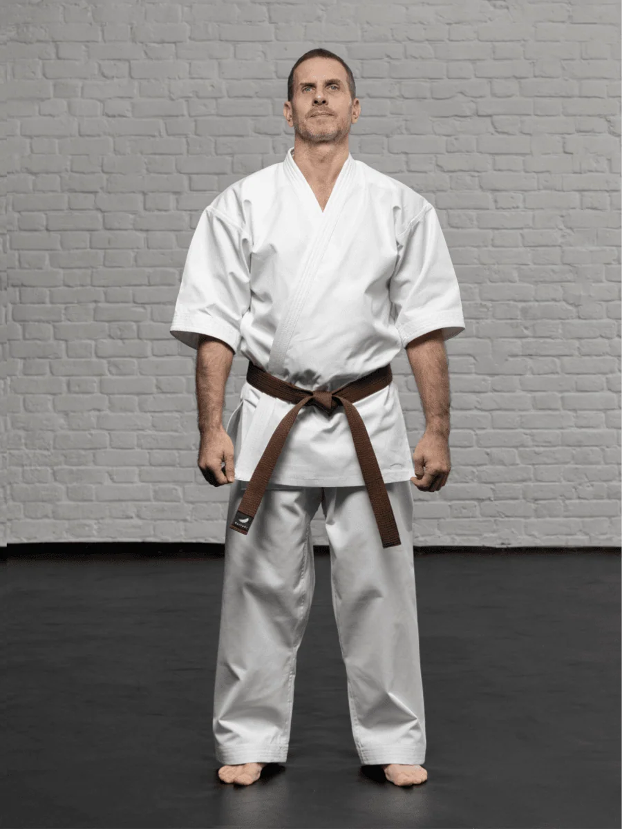 белое кимоно KAITOGI K4M2 для карате и кумите доги с рукавом 3/4 коротким подолом и штанами ниже щиколотки