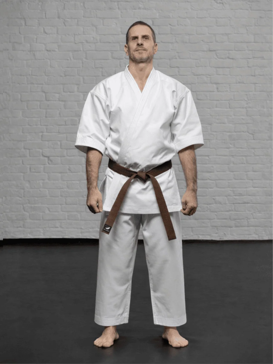 белое кимоно KAITOGI K4M3 для карате и кумите доги с рукавом 3/4 коротким подолом и штанами до щиколотки