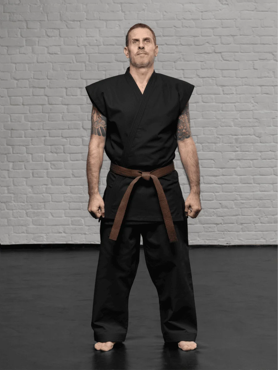 черное кимоно KAITOGI K6M2 для киокушинкай и единоборств доги sleeveless fit со штанами ниже щиколотки