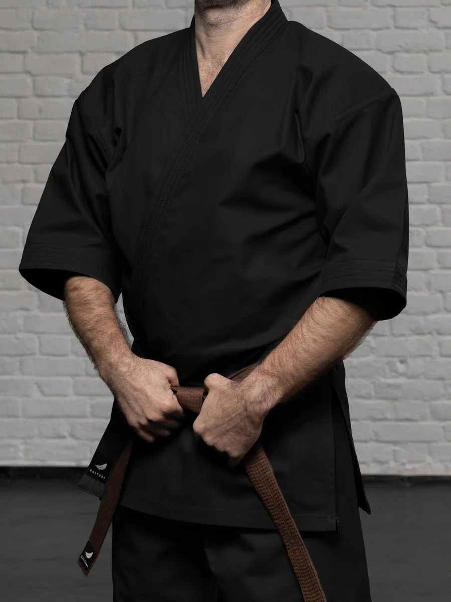 черная куртка карате KAITOGI K4 полу бок короткая длина рукав ниже локтя kyokushin dogi