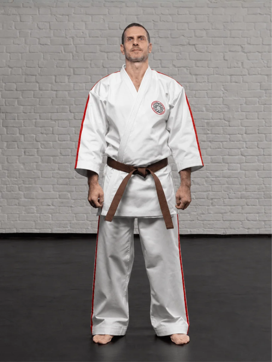Кимоно Косики Карате К1М1 с шевроном Koshiki Karate World Union и красно-синими полосками