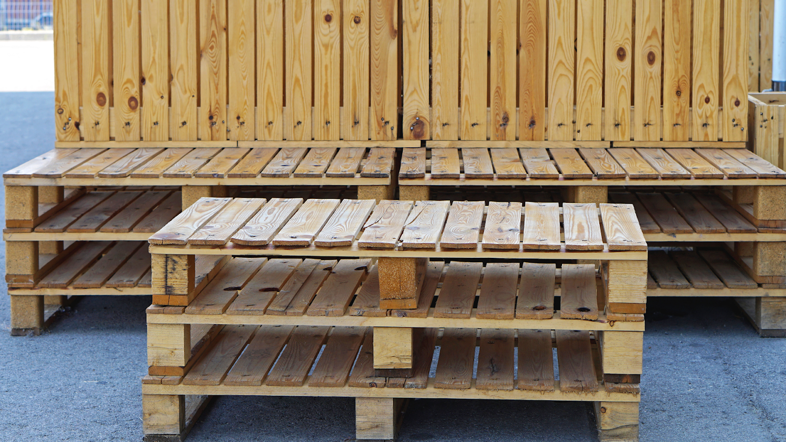 Standard pallet width and key dimensions