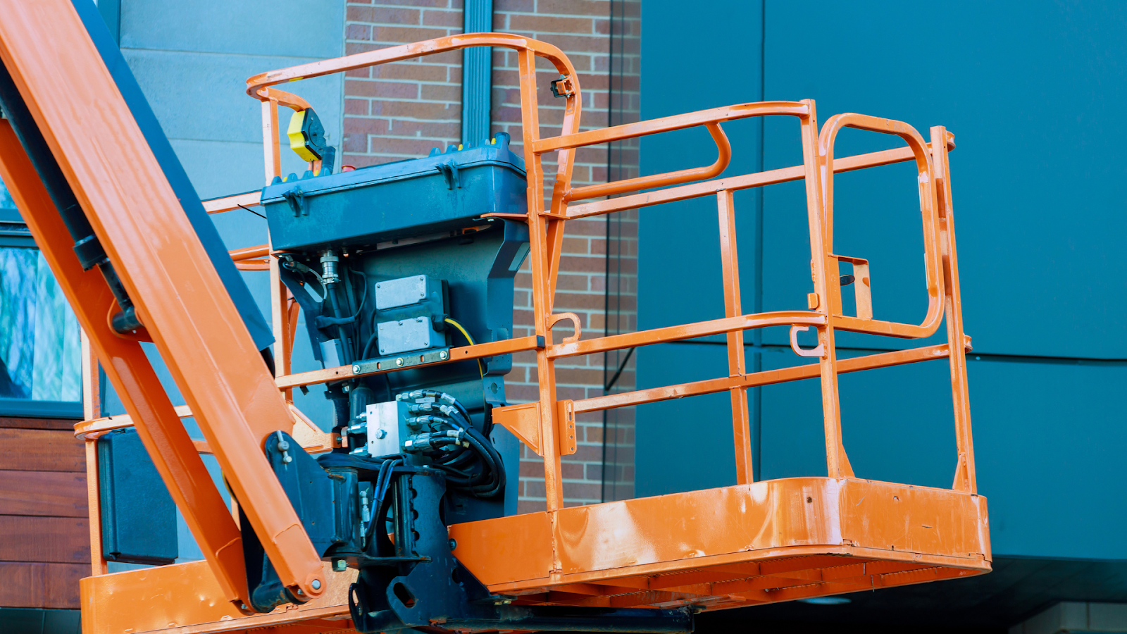How Do Hydraulic Platforms Work?