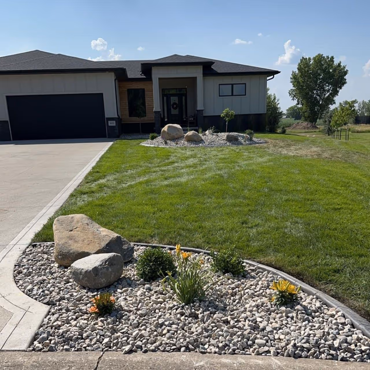 Highland Lawn & Landscaping front entry landscape design