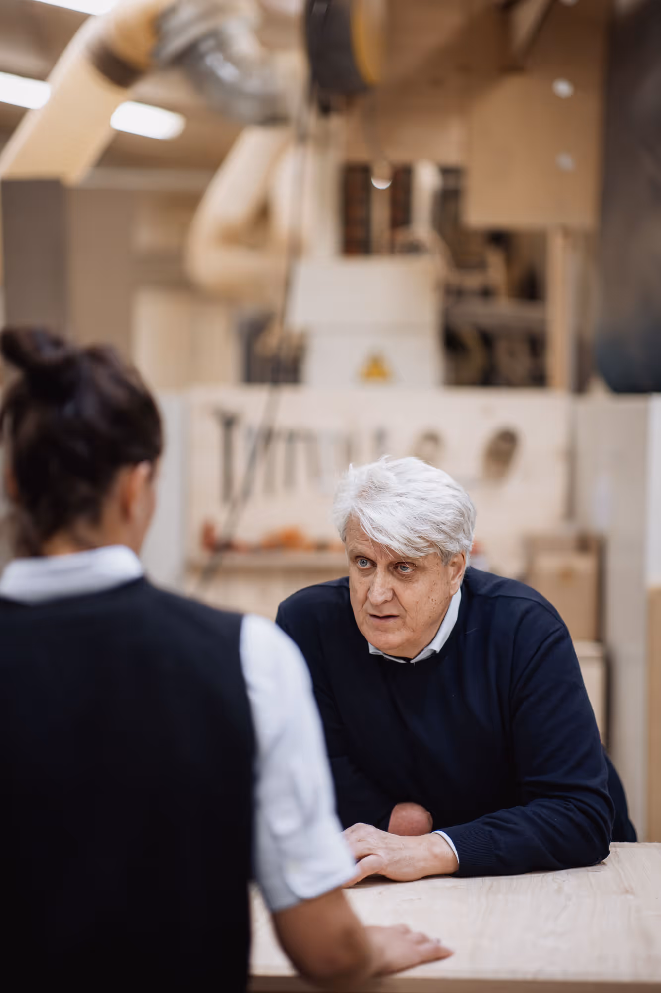 Michael in der Werkstatt.
