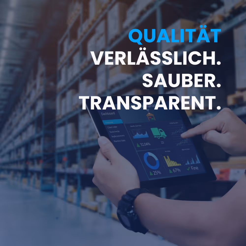 Person bedient ein Tablet mit Logistik- und Lieferdaten in einem Lagerhaus, Text: Qualität zuverlässig, sauber, transparent.