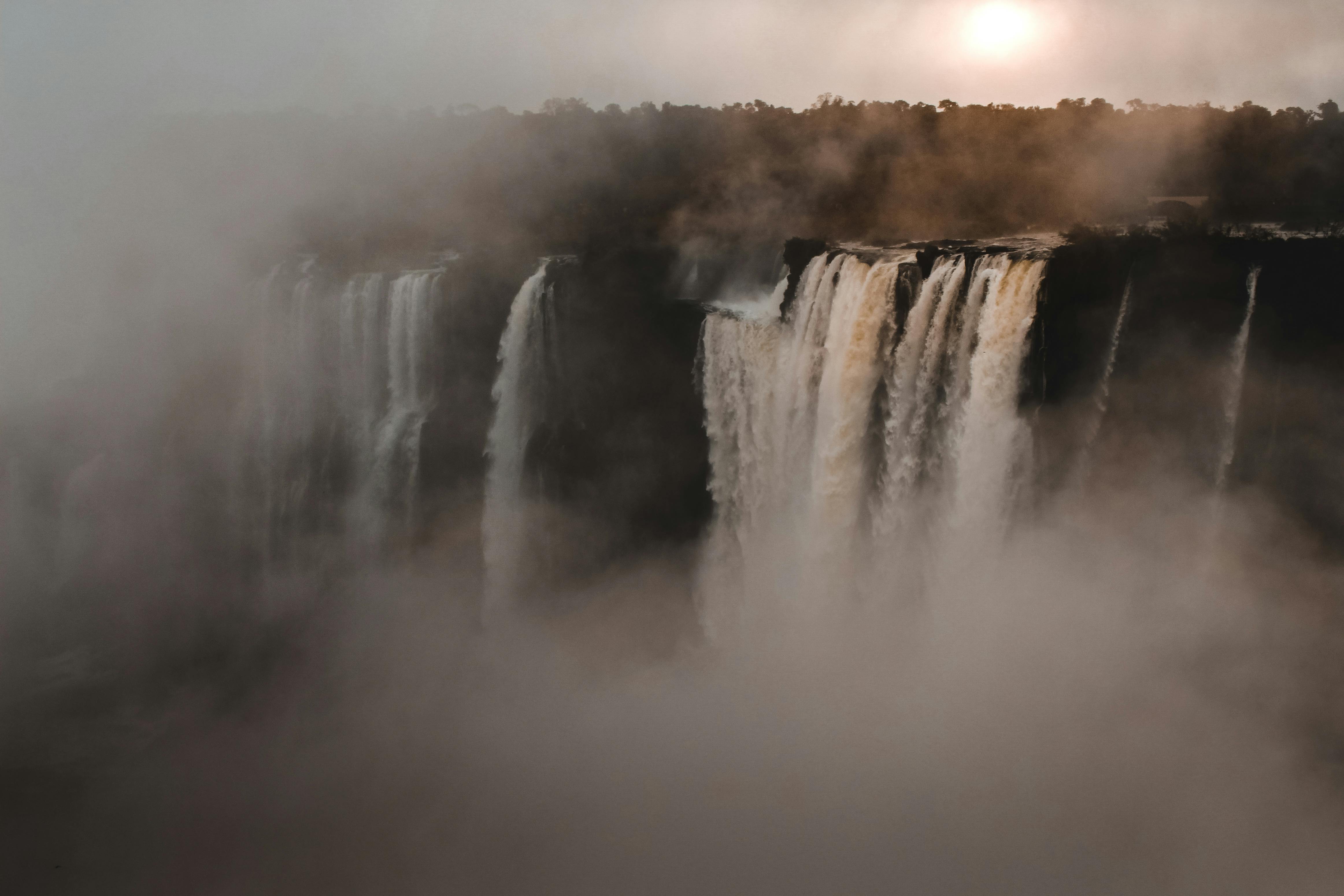 Un viaje de 13 días por el sur de África que une la diversidad cultural de Ciudad del Cabo, la calma de los viñedos, la fuerza de las Cataratas Victoria y la vida salvaje del Parque Nacional Chobe. Una experiencia completa de contrastes, paisajes y safaris.