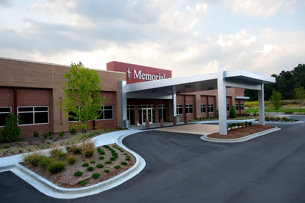 Exterior entrance view of Memorial Hospital outpatient campus in Collegedale, TN, constructed by Bock Construction