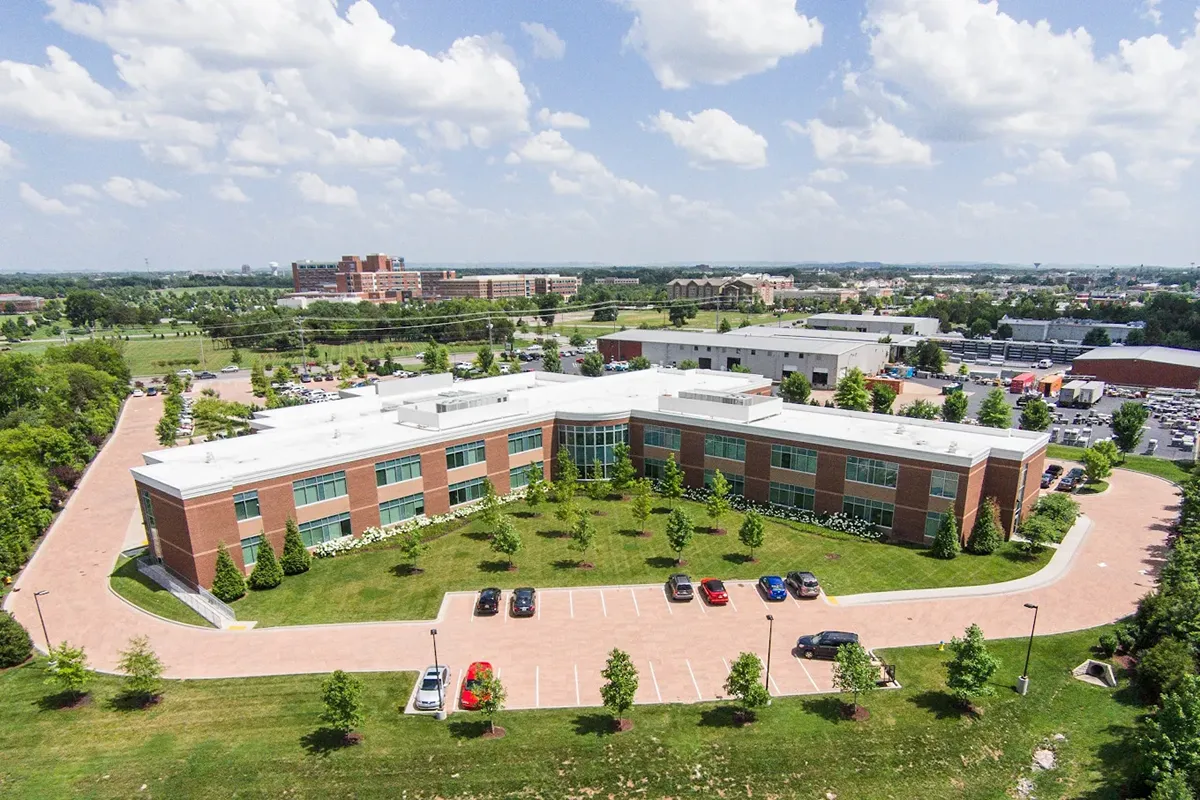 Front view of TrustPoint Hospital medical facility in Murfreesboro, TN, constructed by Bock Construction.