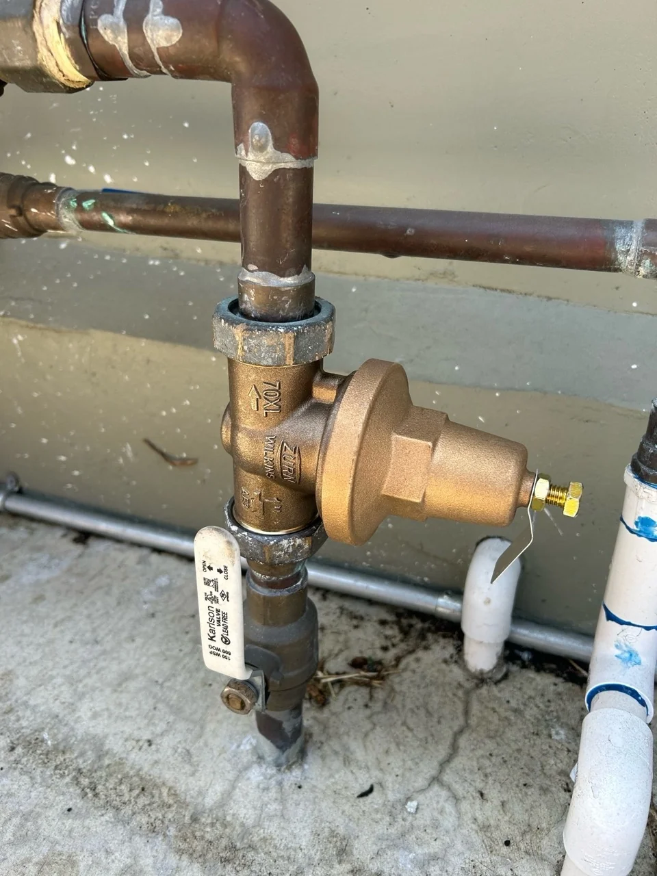 Water pressure regulator installation