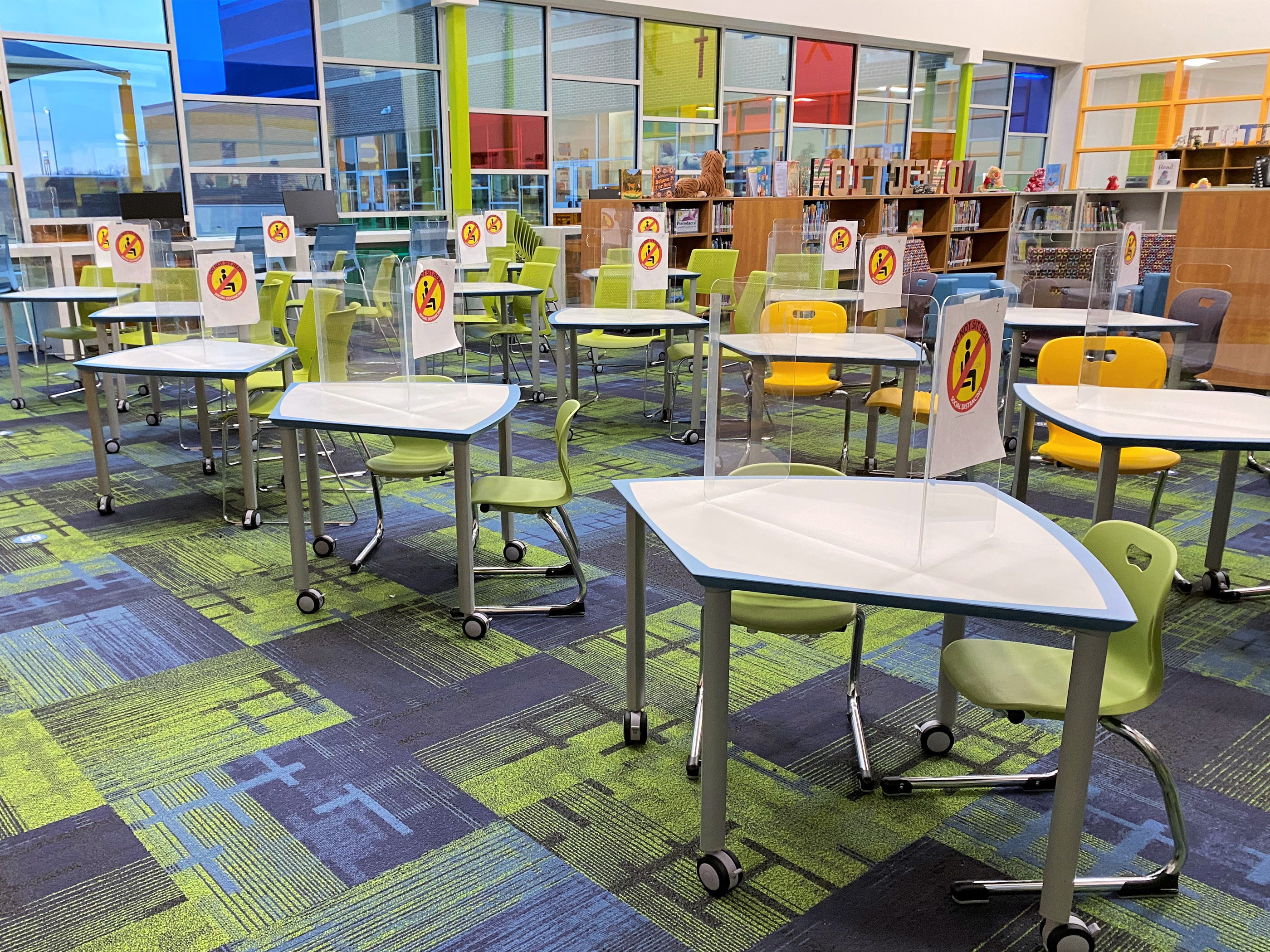 Clara Classroom Table gallery view 4