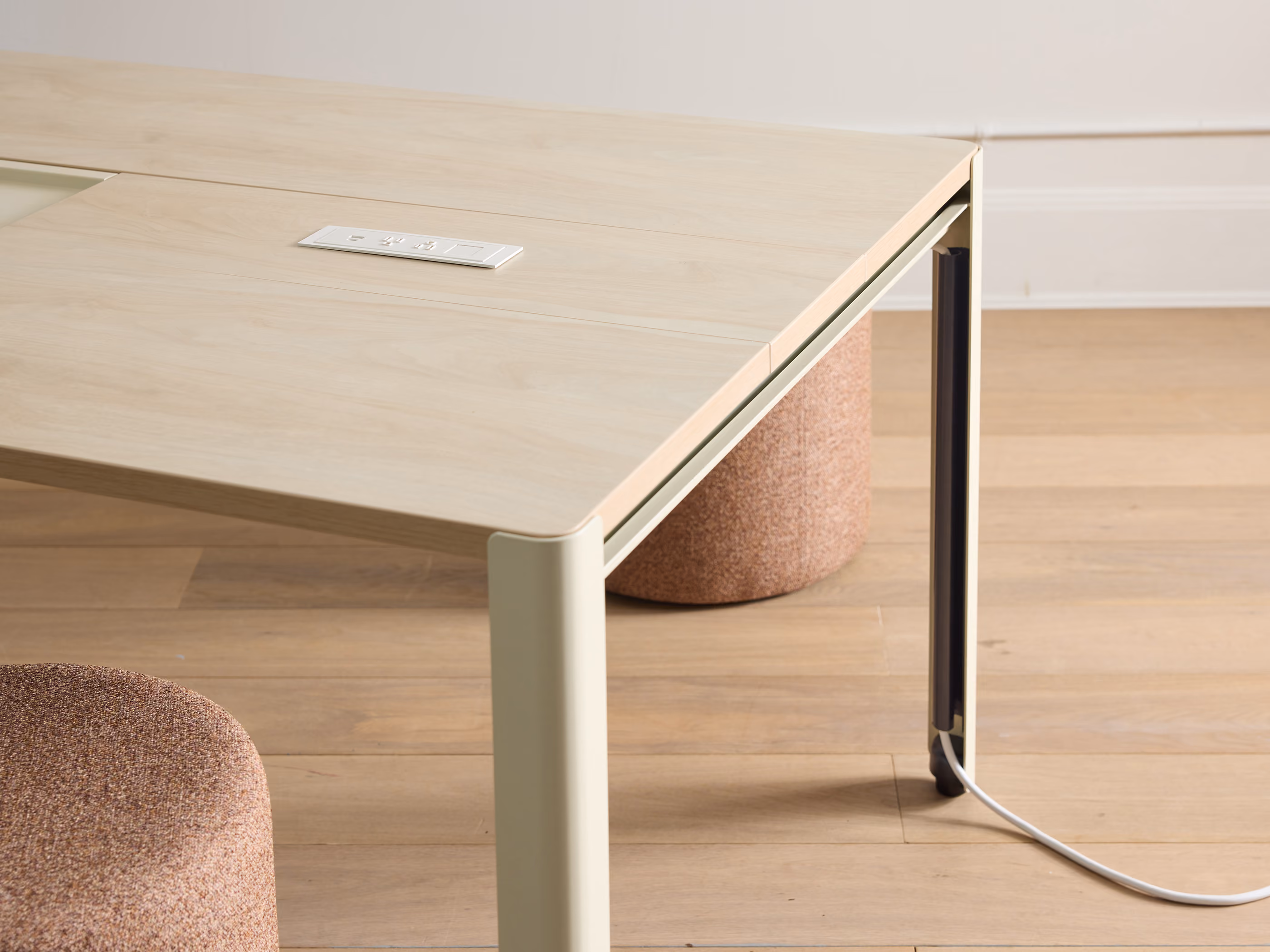 Plantable Table gallery view 10