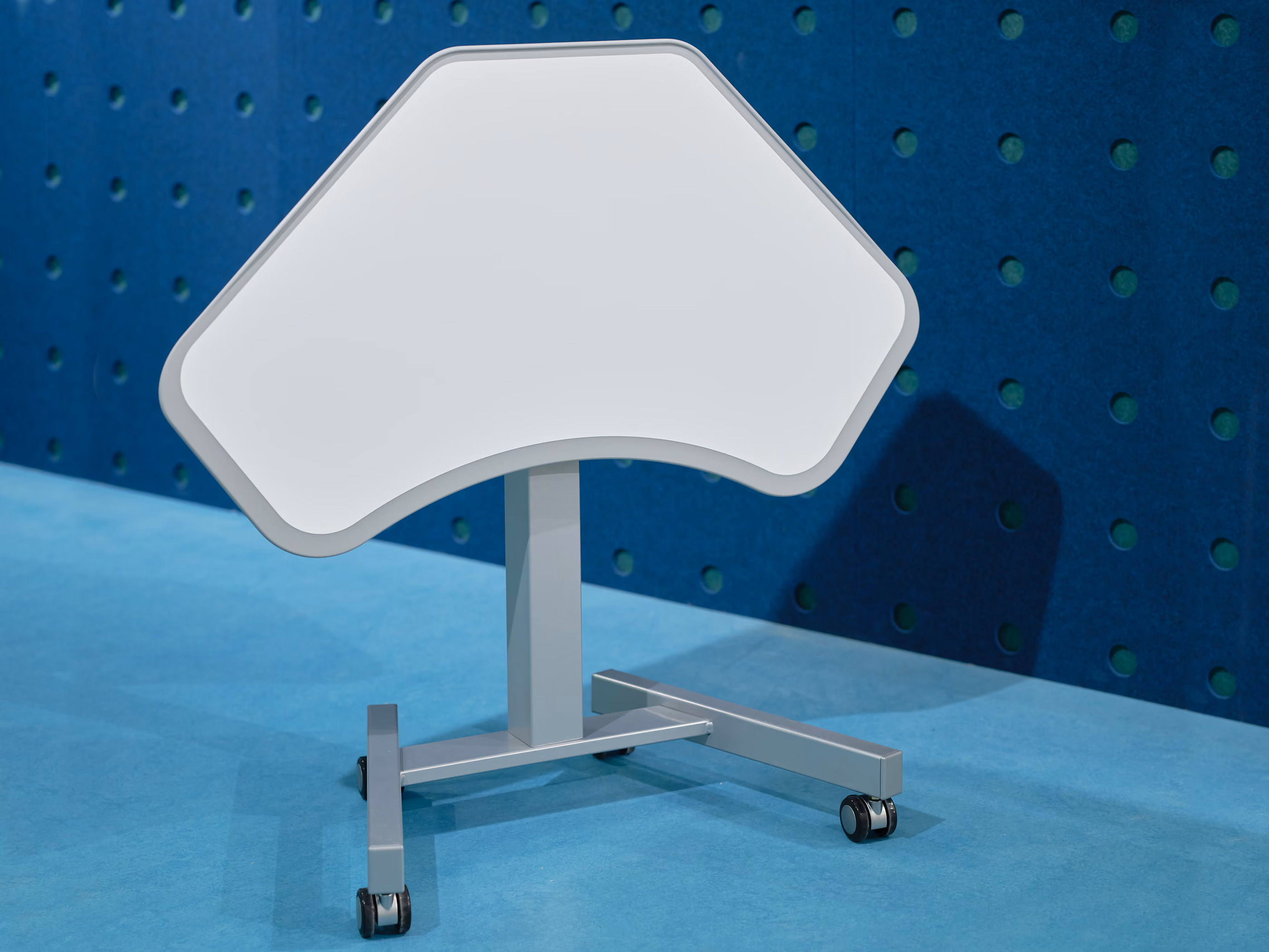 Wing-It Personal Table gallery view 4