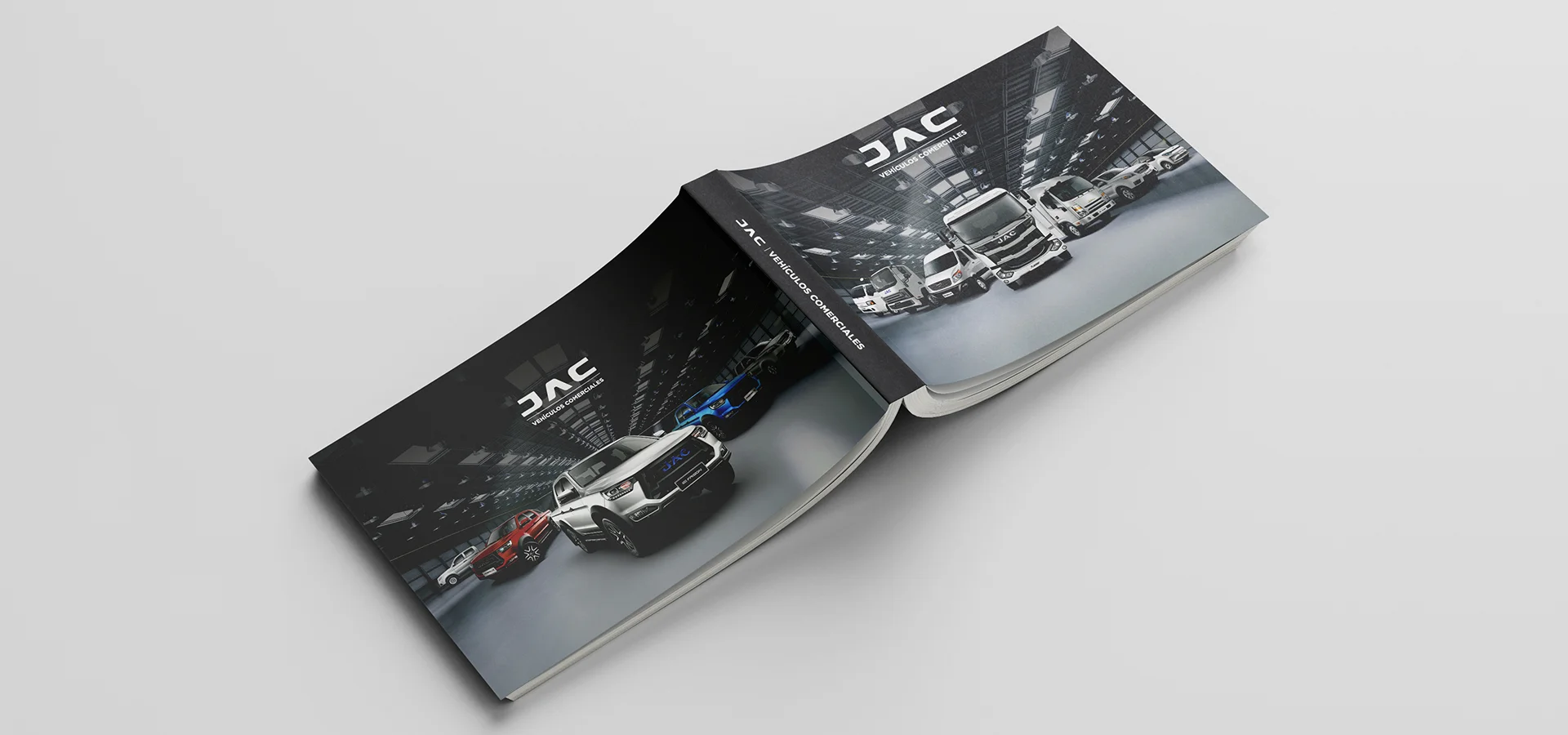 Diseño editorial de Catálogo de vehículos comerciales JAC México con premio Anuaria México por Aditivo Agencia en México