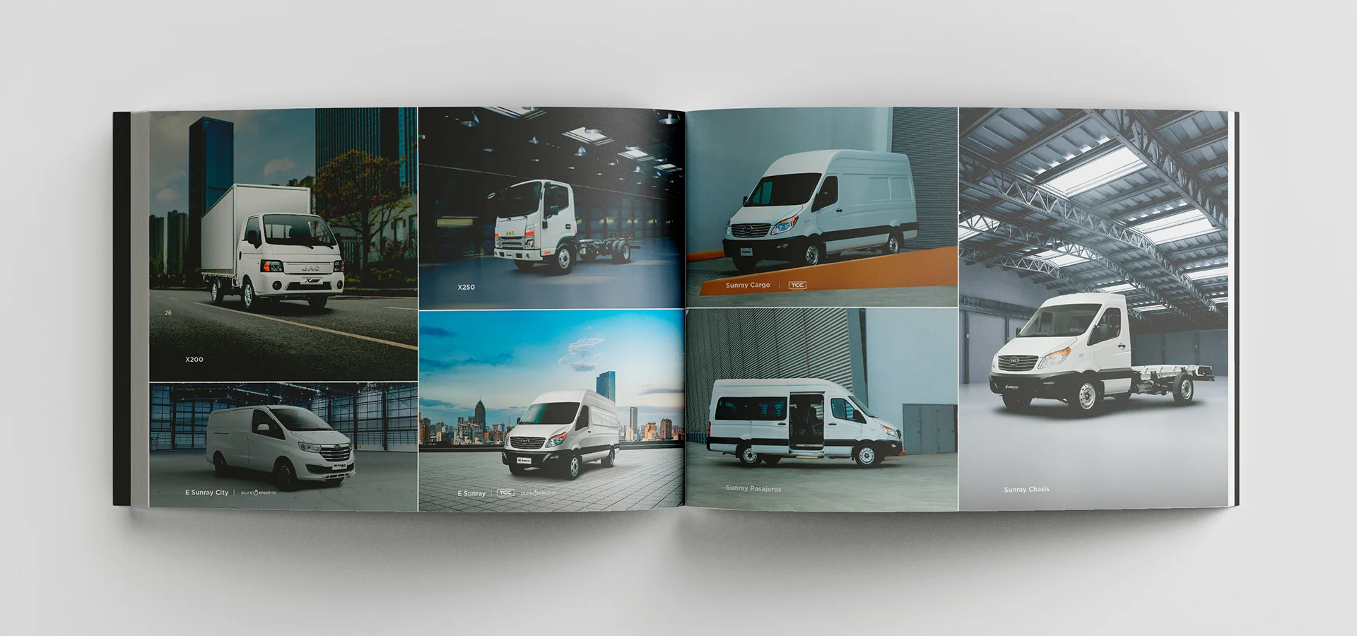 Diseño editorial de Catálogo de vehículos comerciales JAC México con premio Anuaria México por Aditivo Agencia en México