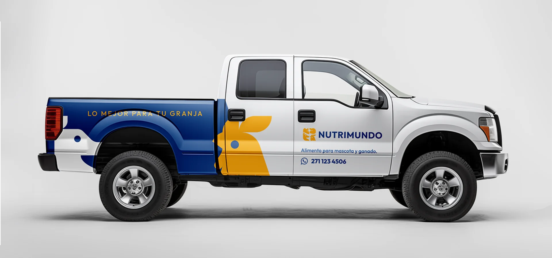 Rotulación de vehículo con rediseño de marca para Nutrimundo por Aditivo Agencia en México