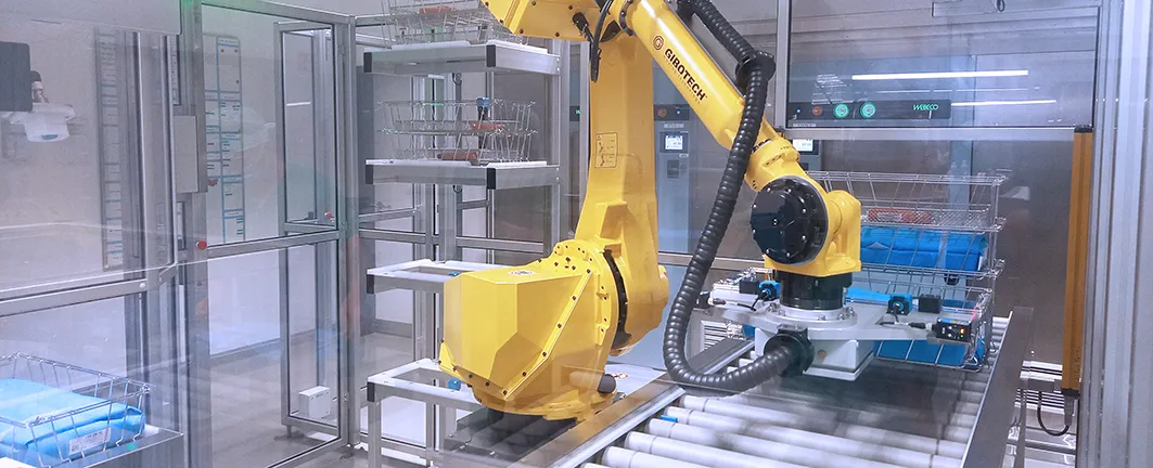 Robotarm i automatiseret sterillager på Universitätsklinikum Schleswig-Holstein