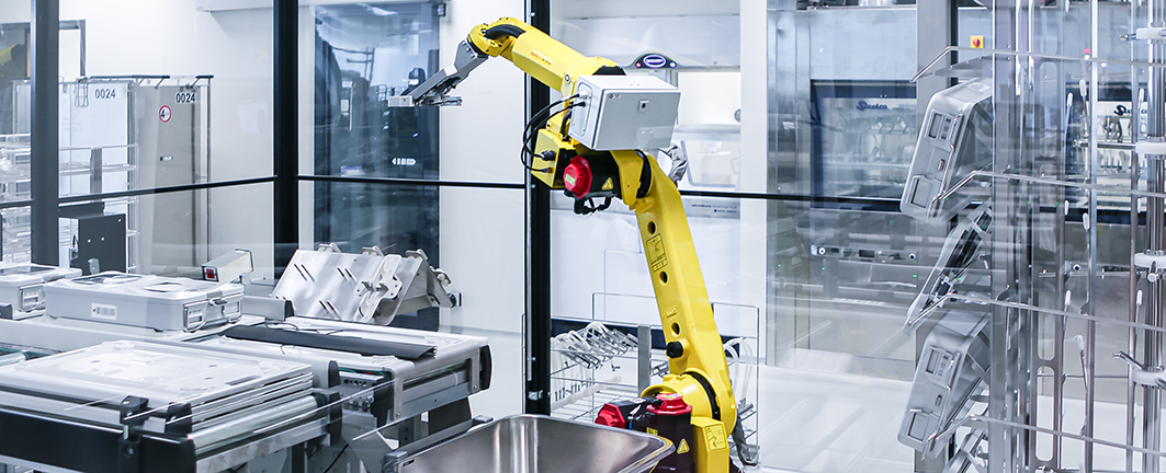 Gul robot i fuldautomatiseret sterilcentral på Herlev Hospital og Rigshospitalet