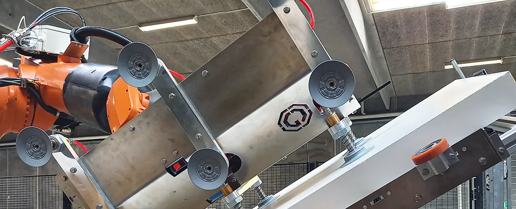 Robotarm ved CNC-maskine hos Dolle