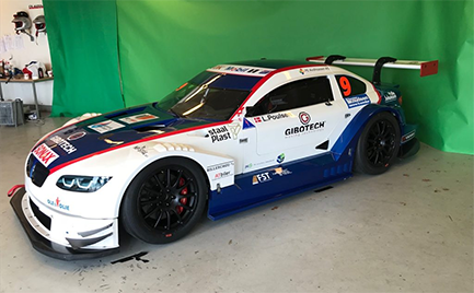 Rennwagen mit Gibotech-Logo von Nymark Racing