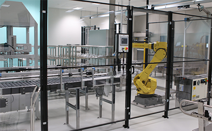 Gelber Roboter im vollautomatisierten „ AEMP “, installiert von Gibotech