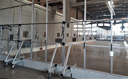 55 Meter lange CNC-Maschine in der Produktionshalle von Dencam Composites