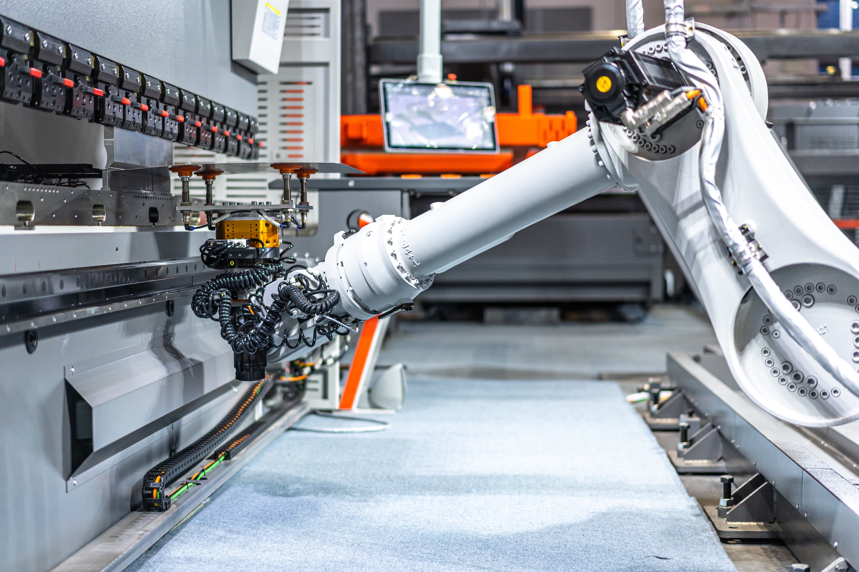 Robotické rameno ve výrobní lince řízené systémem optiMES