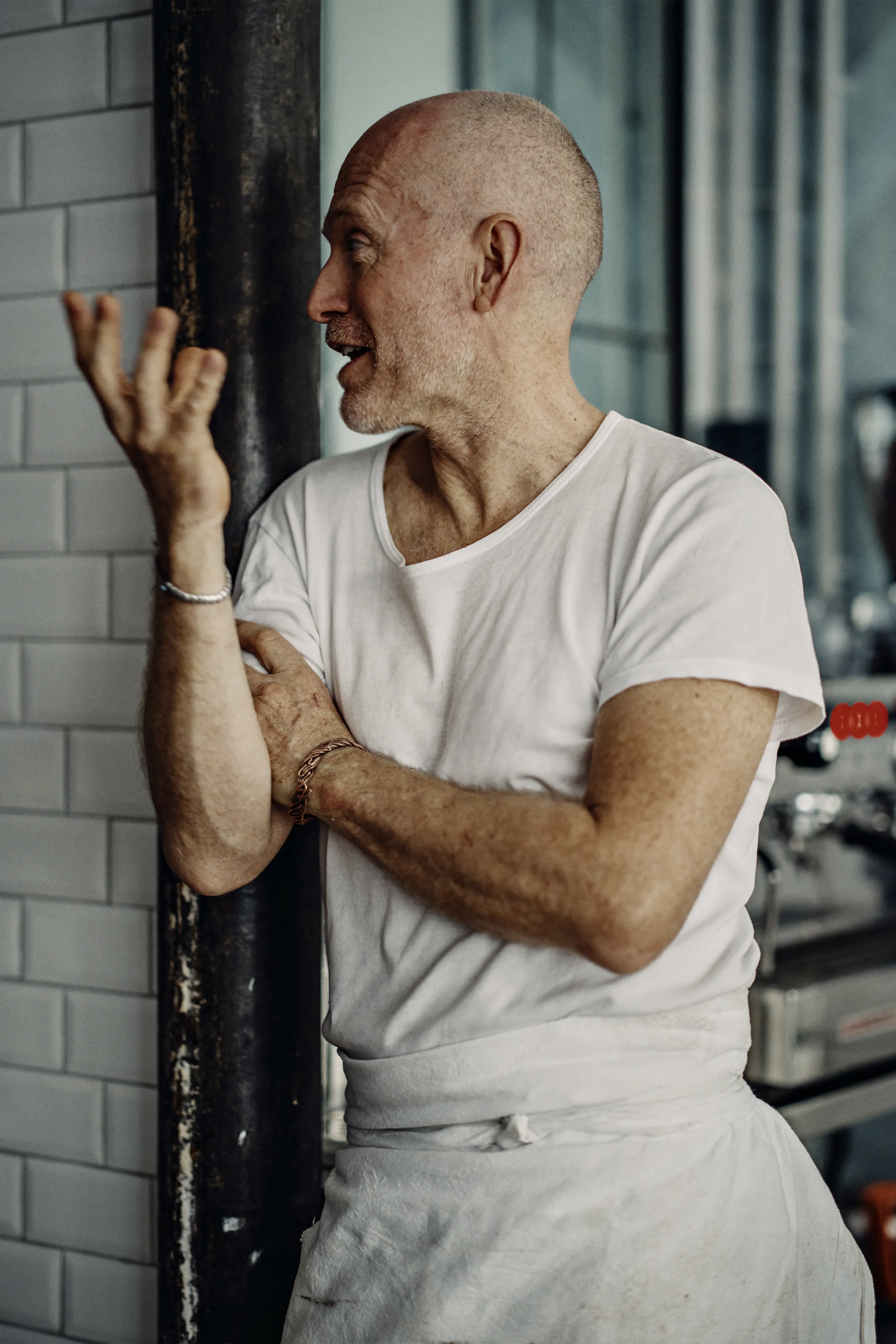 Christophe Vasseur en train de discuter à quelqu'un hors-champ.