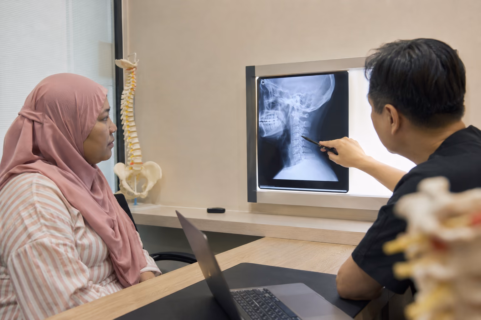 Cervical spine X-ray used to assess the neck curve (lordosis) before treatment in Singapore.