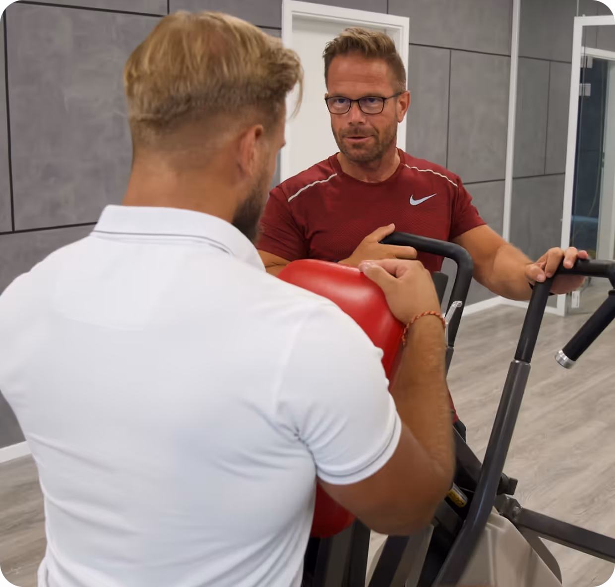 Teamarbeit bei Chiropraxis Gärtner Braunschweig – gemeinsamer Therapieansatz durch enge Zusammenarbeit zwischen Experten aus Chiropraktik und Training.