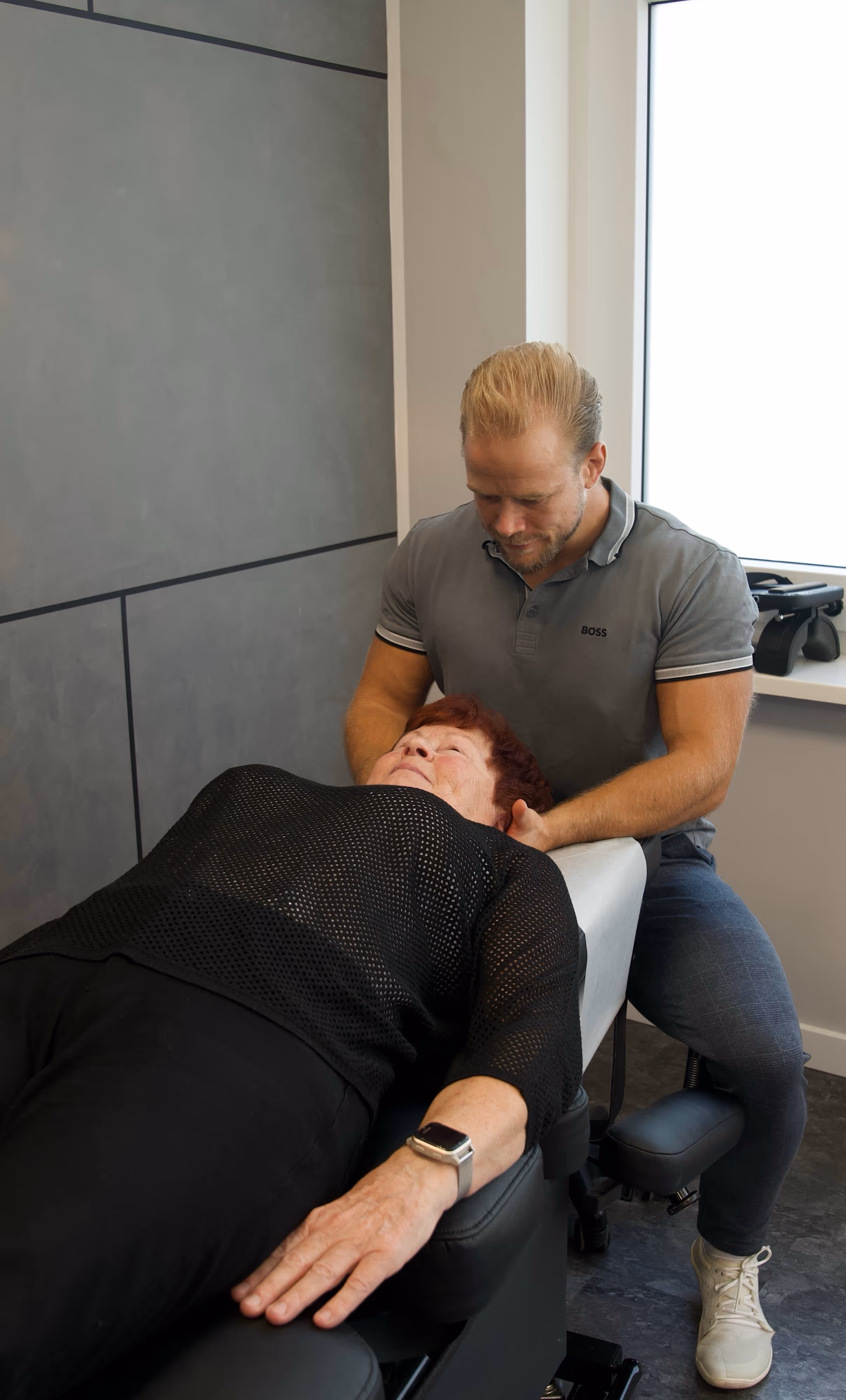 Chiropraktiker hilft bei Migräne und Kopfschmerzen