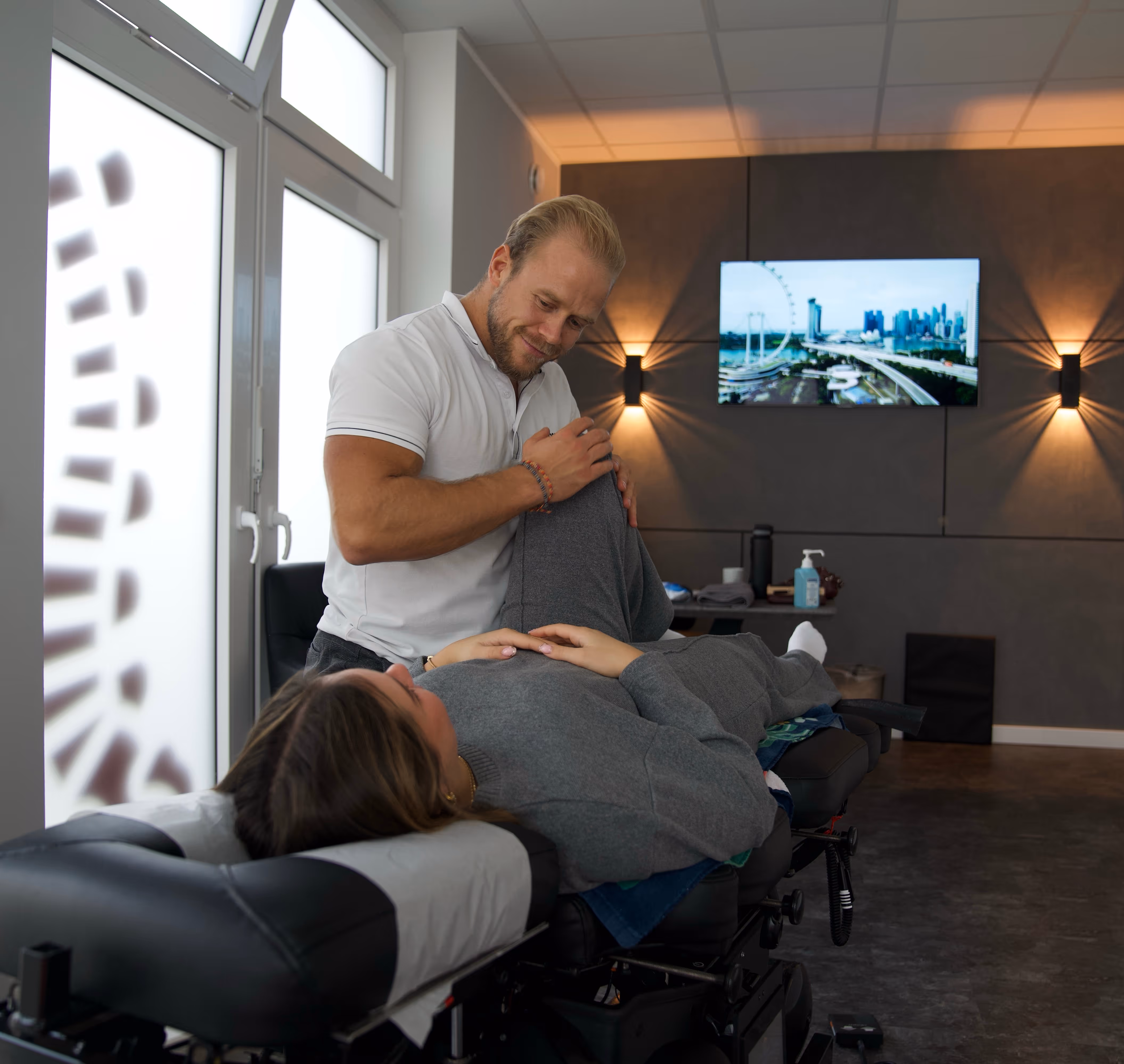 Chiropraktiker hilft bei Knieschmerzen