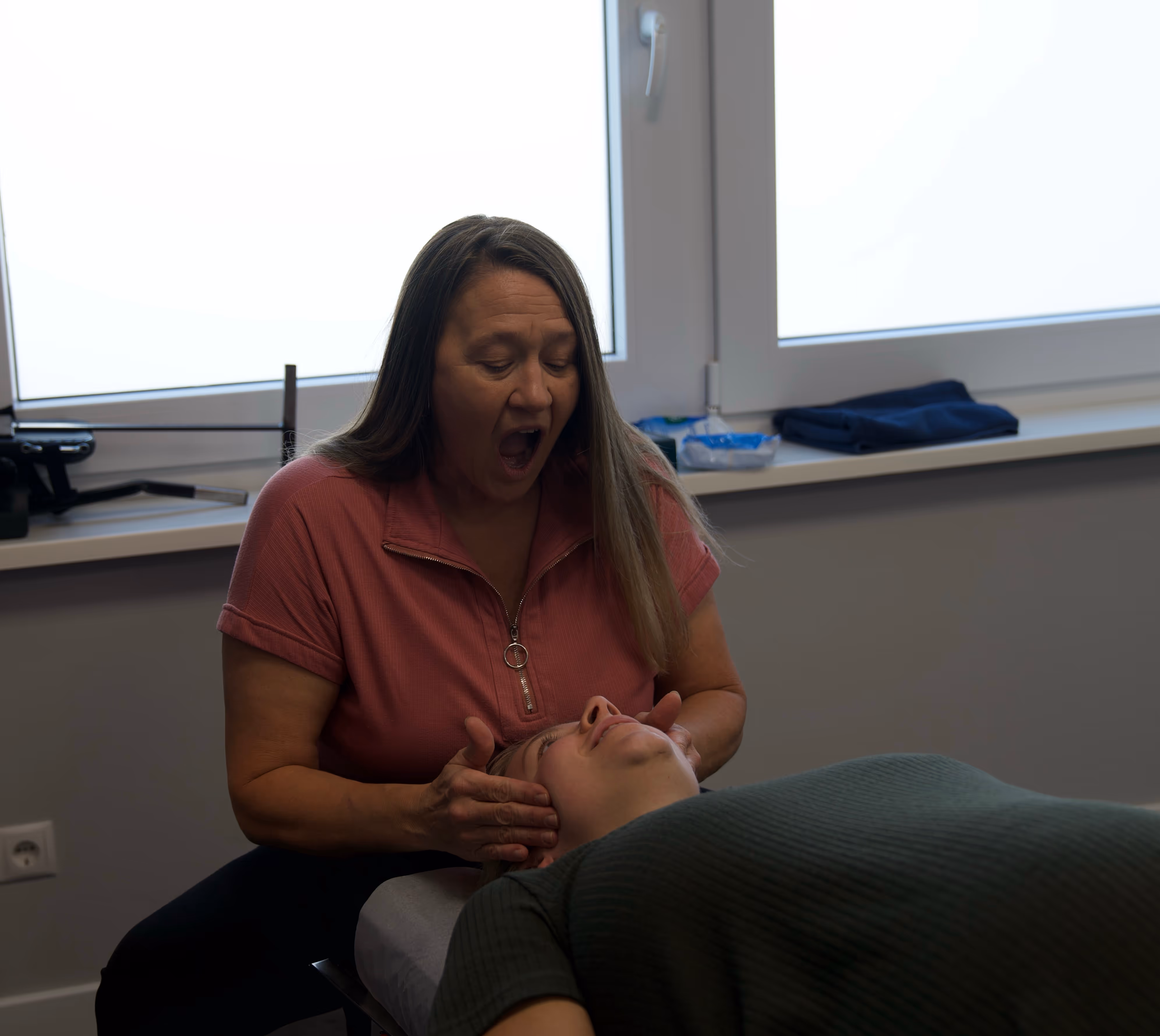 Chiropraktiker bei der CMD Behandlung des Kiefers