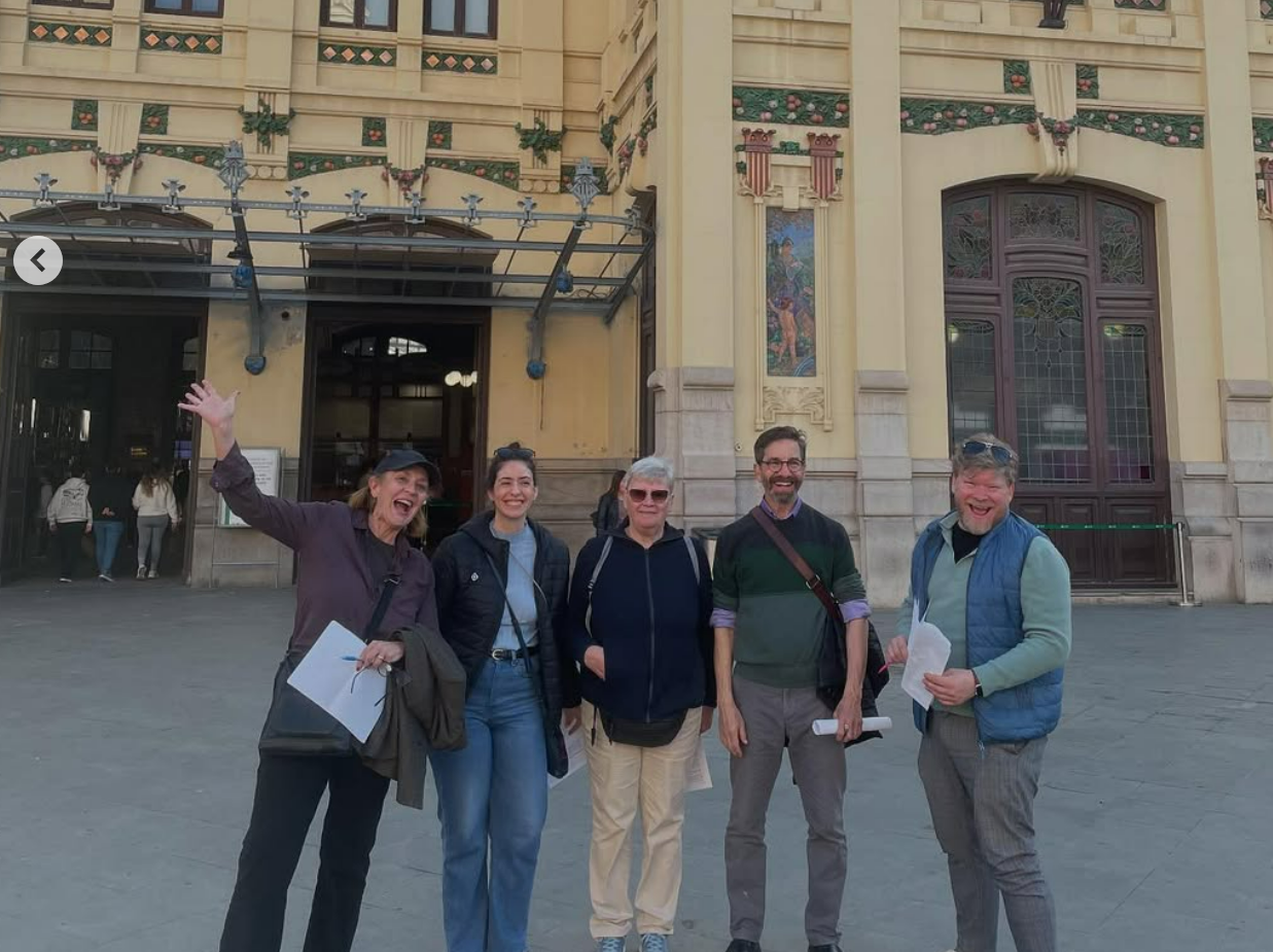 image of a live performance at the park (for an amusement park)