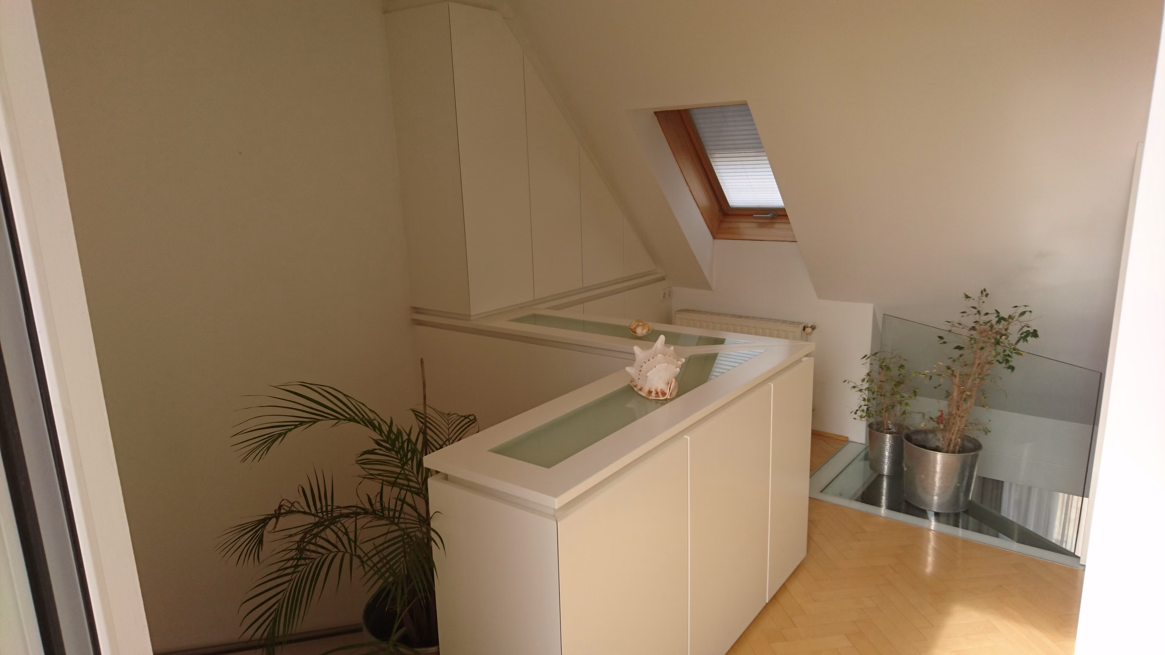 Vorzimmer Stiegenaufgang weiß lackiert 2009