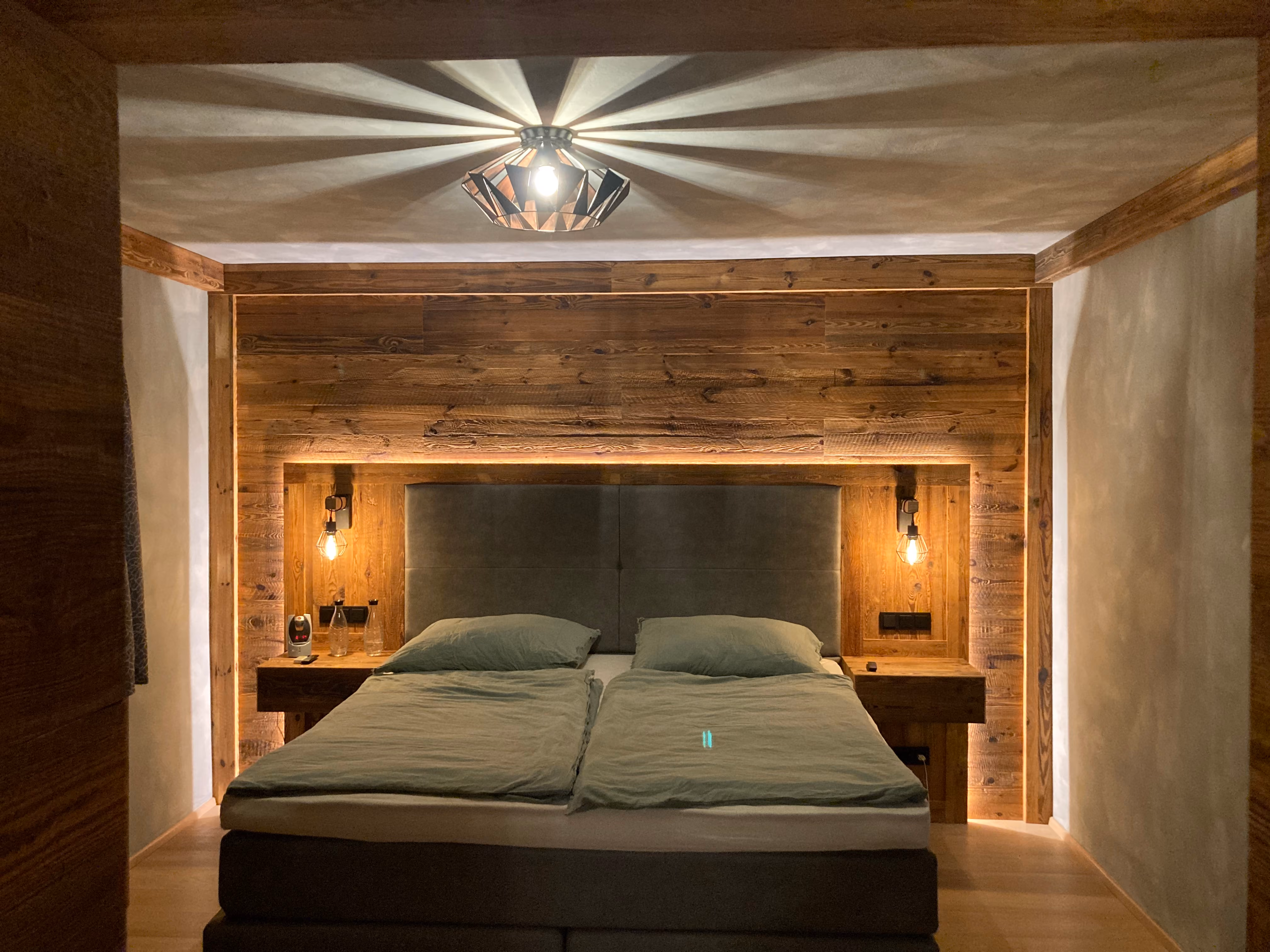 Schlafzimmer Altholz