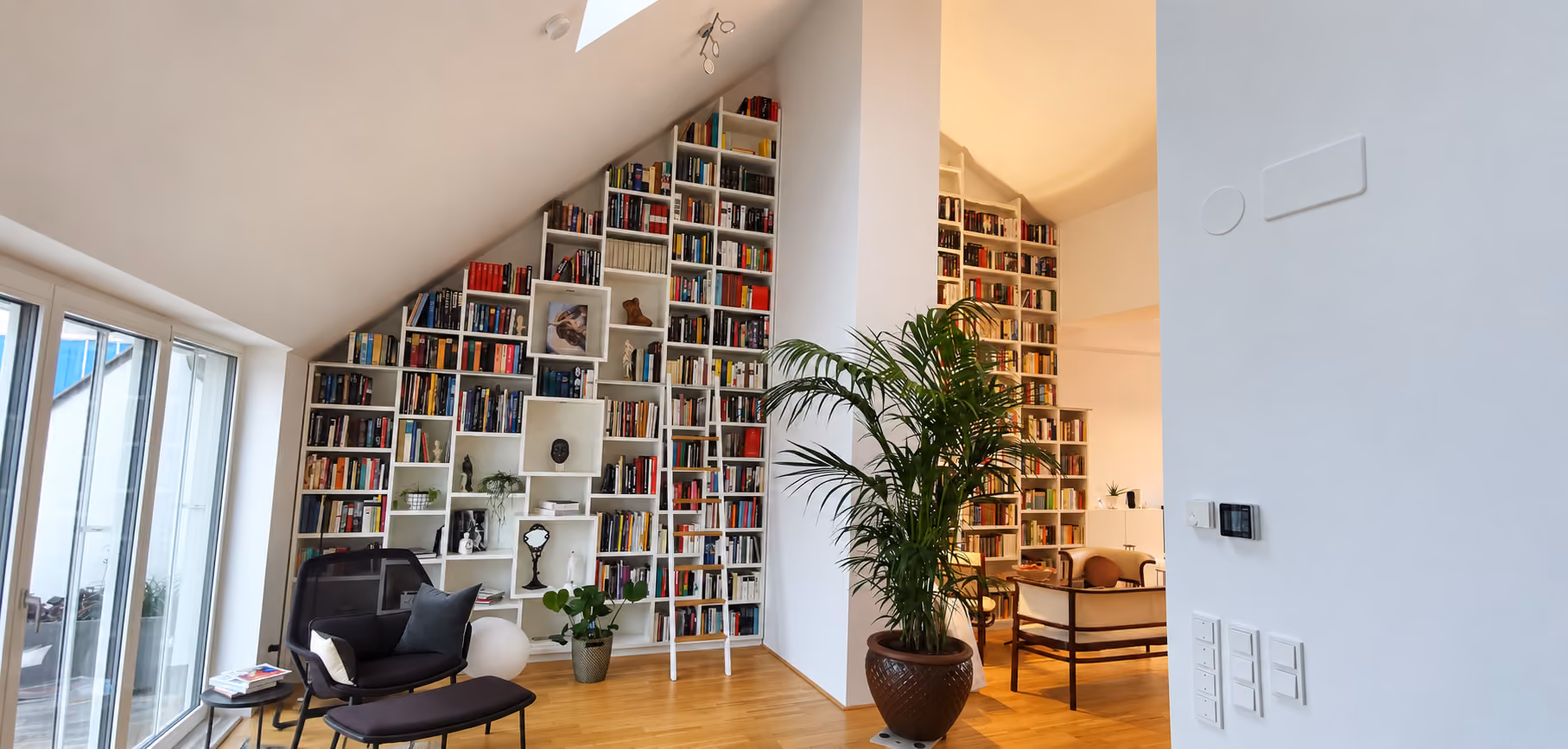 Bücherwand Dekor 2022