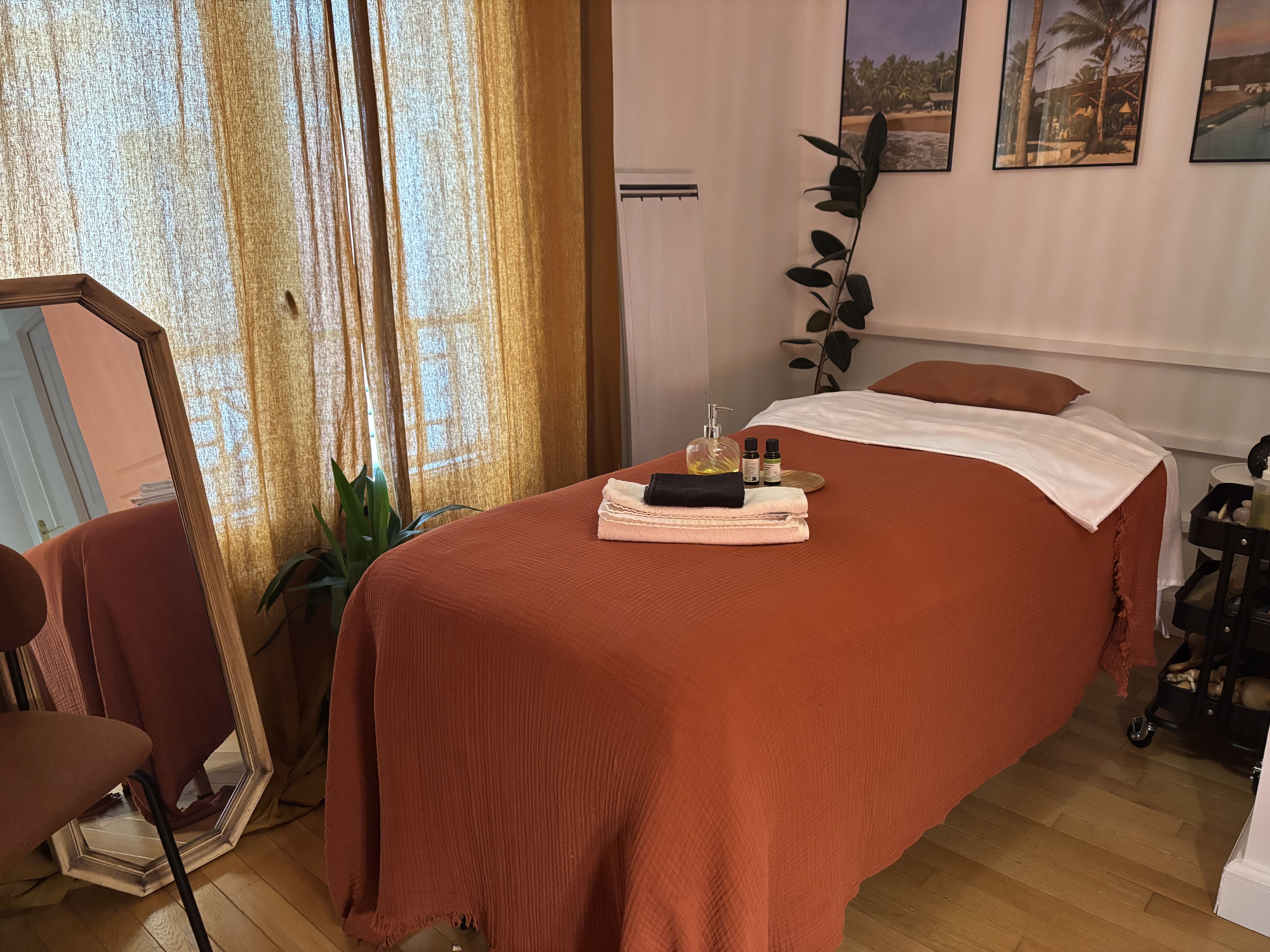 Photo de Jenna en train de réaliser un drainage lymphatique corps