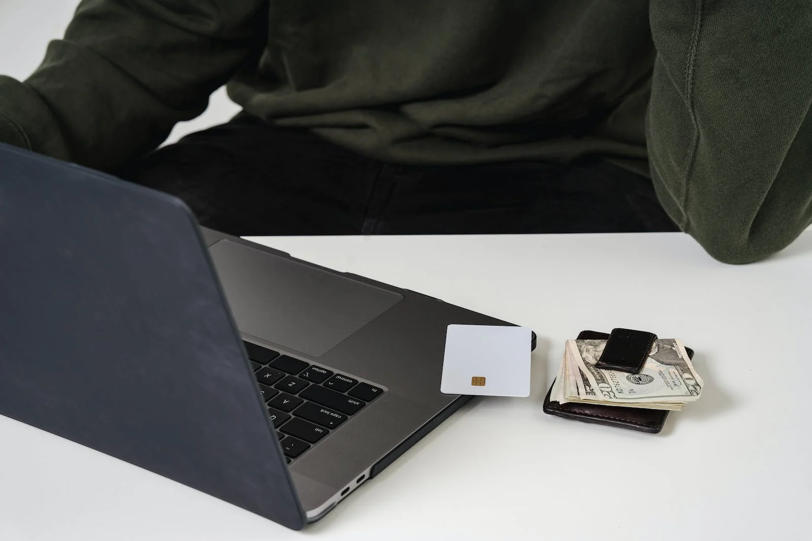 What is the impact of closing credit card on your credit utilization ratio| Bright Money
