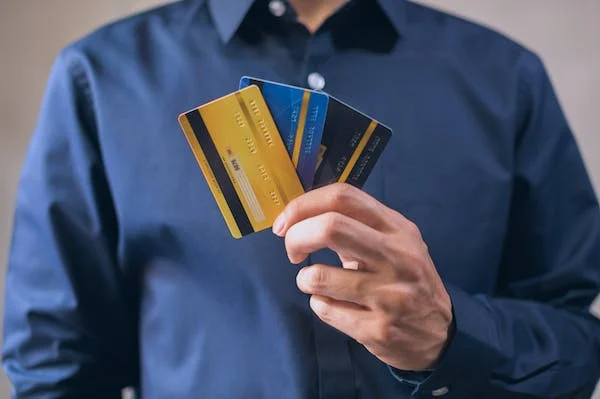 What is the difference between a Charge Card and a Credit Card? Know it all withBbright