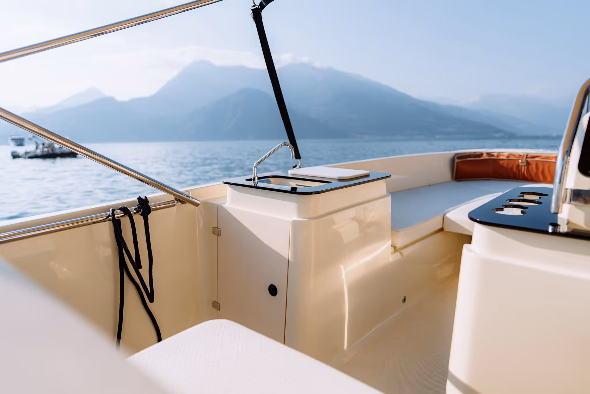 Private and sharing boat tours on lake Como, Italy. Capoforte boat