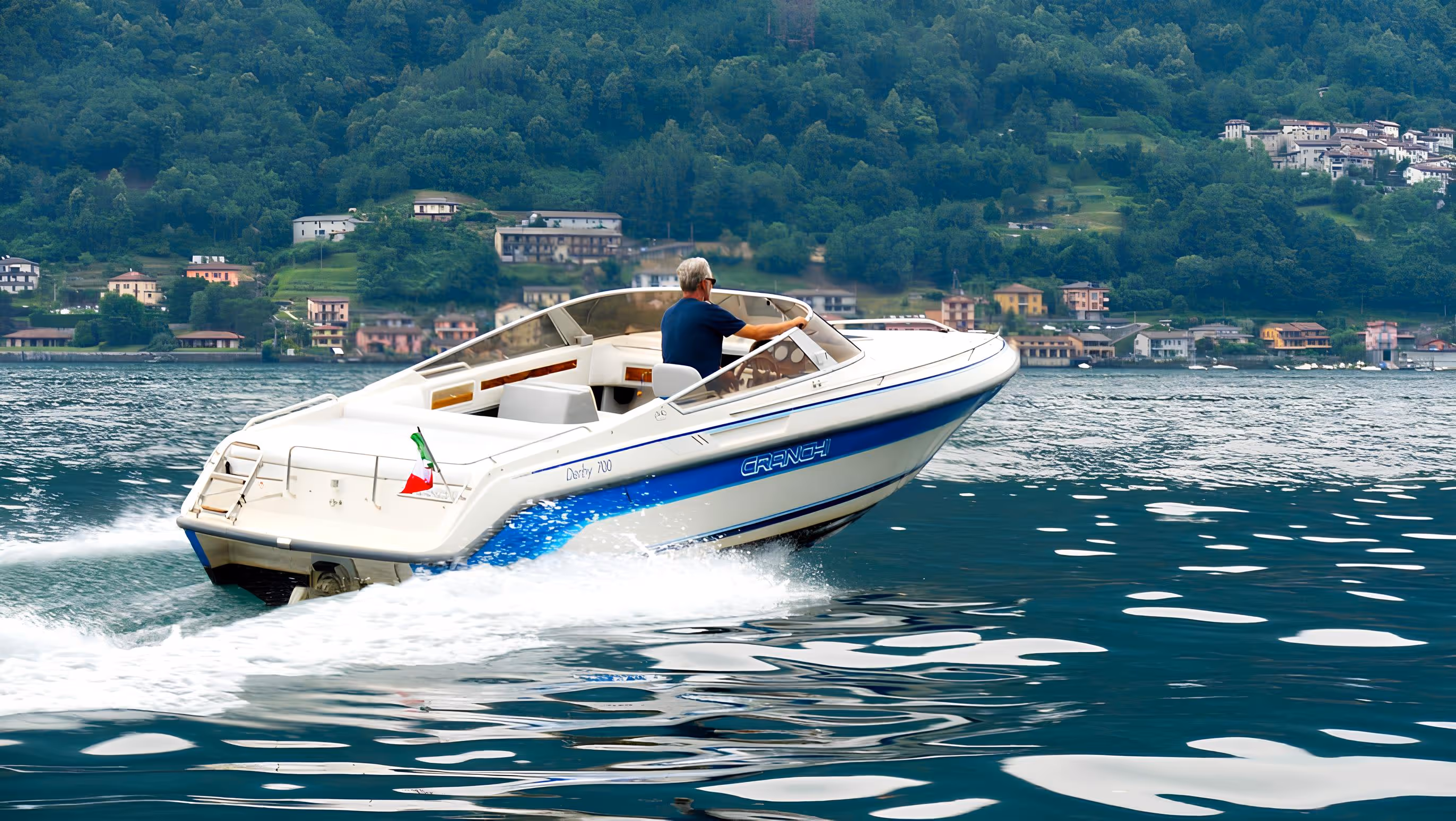 Private and sharing boat tours on lake Como, Italy. Speed boat