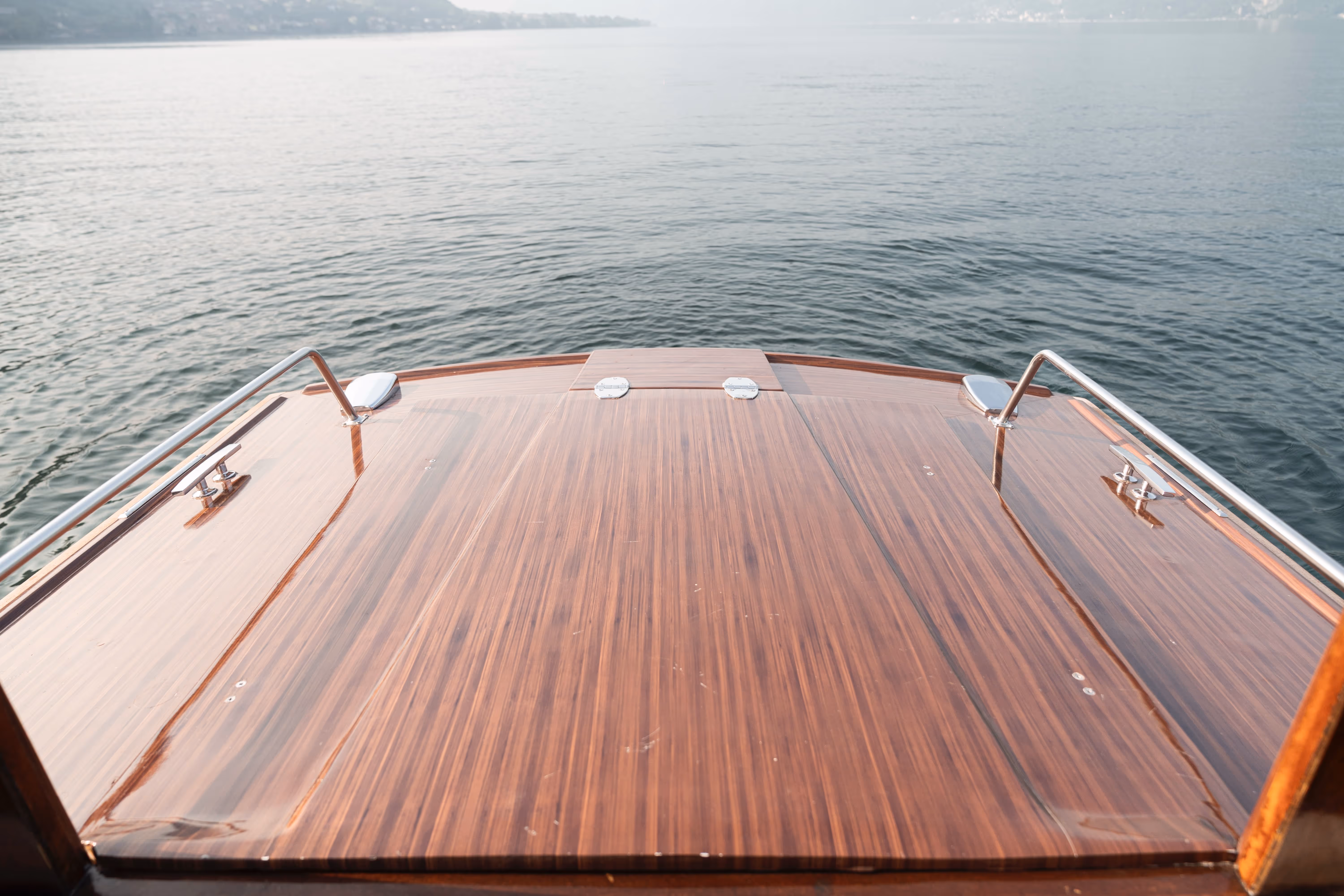 Private and sharing boat tours on lake Como, Italy. Venetian taxi boat