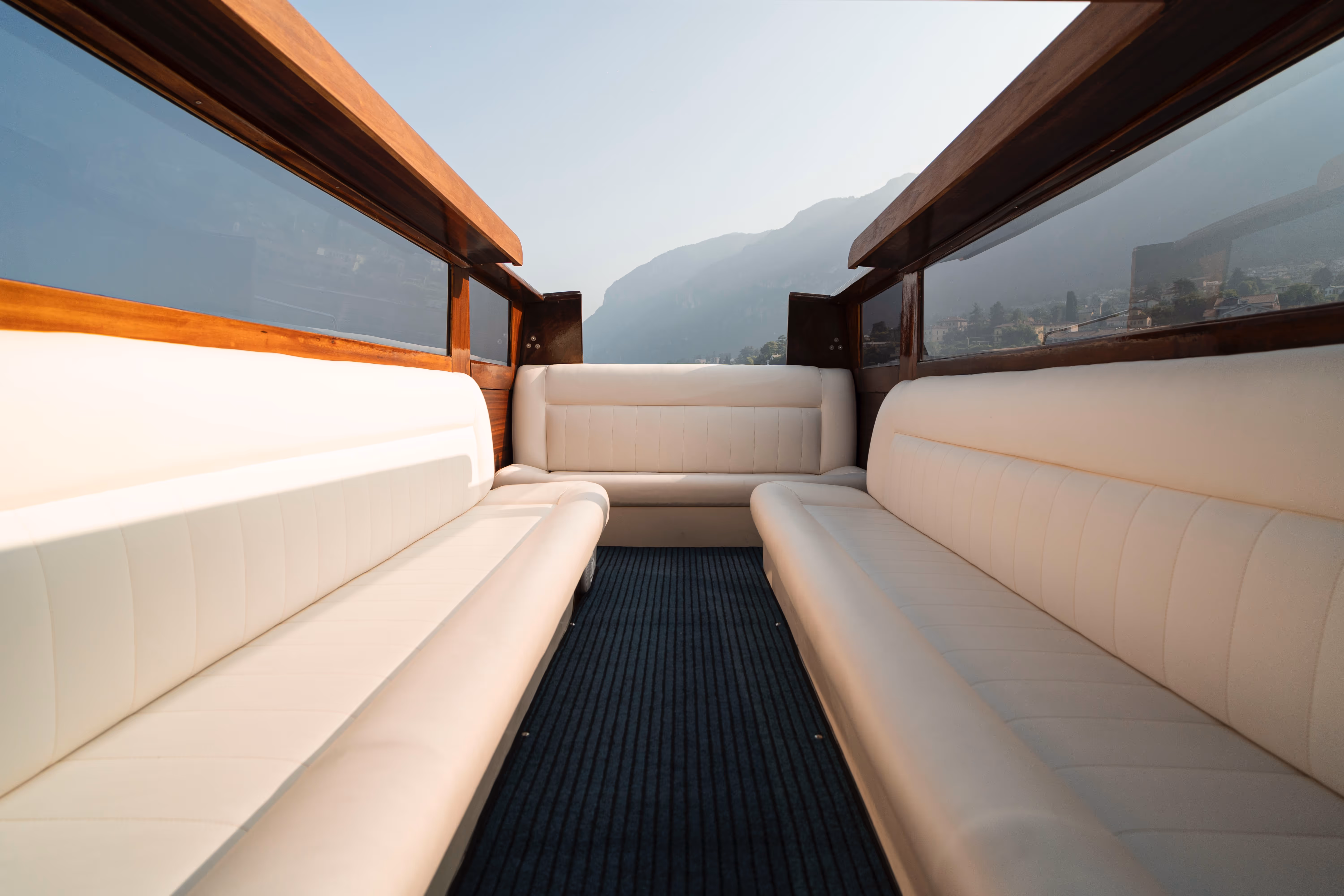 Private and sharing boat tours on lake Como, Italy. Venetian taxi boat