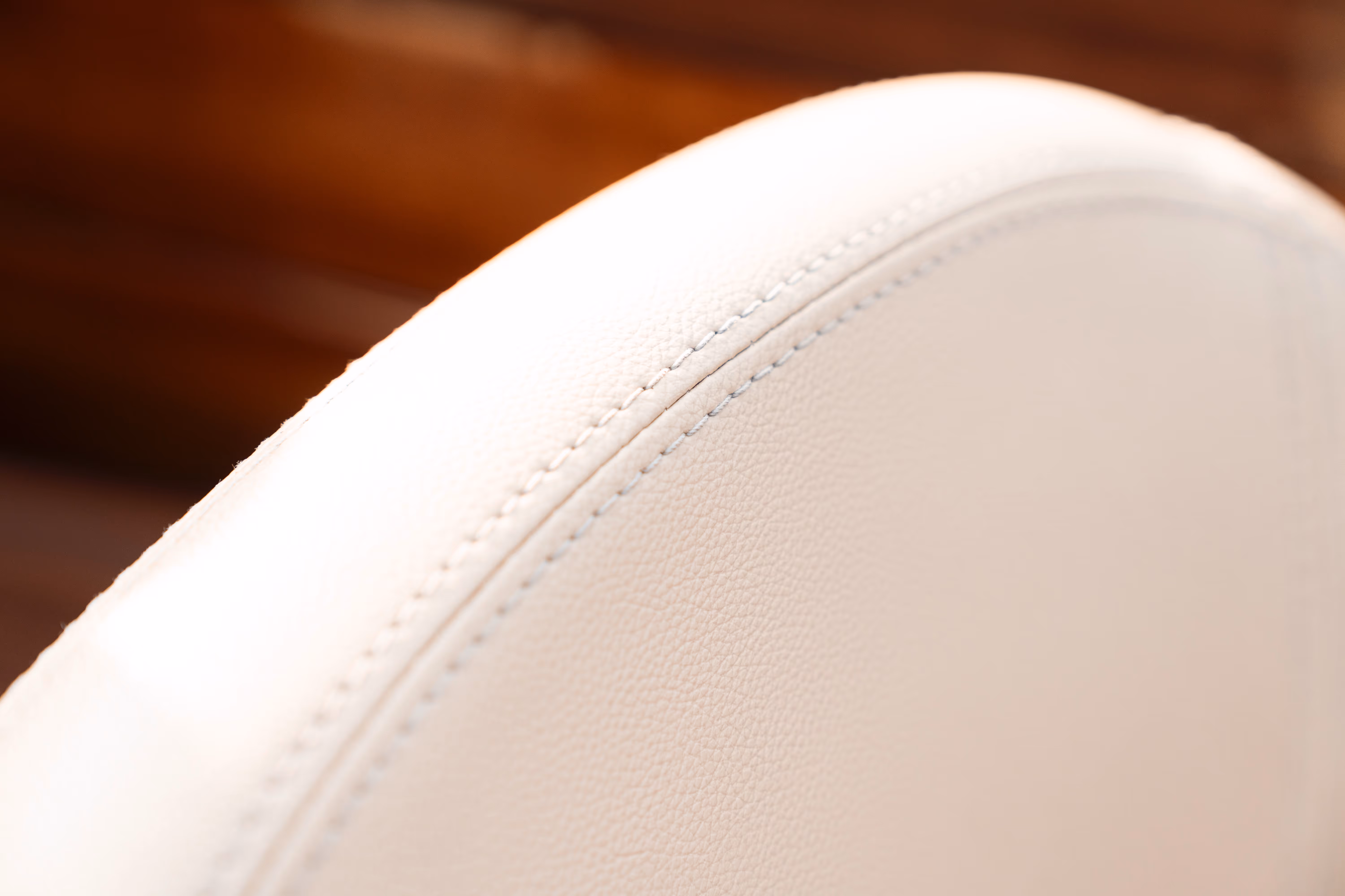 Private and sharing boat tours on lake Como, Italy. Venetian taxi boat