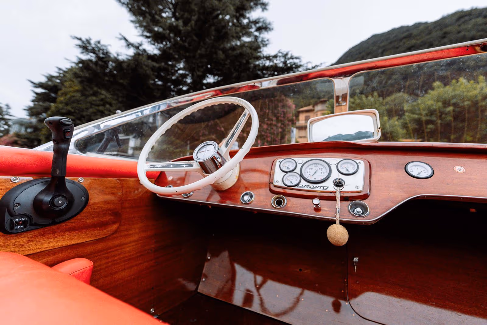 Private and sharing boat tours on lake Como, Italy. Wood classic boat